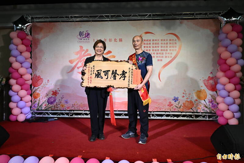 21年如一日!陪母住隔離病房又照顧病父 黃嘉郎孝行感動鄉里
