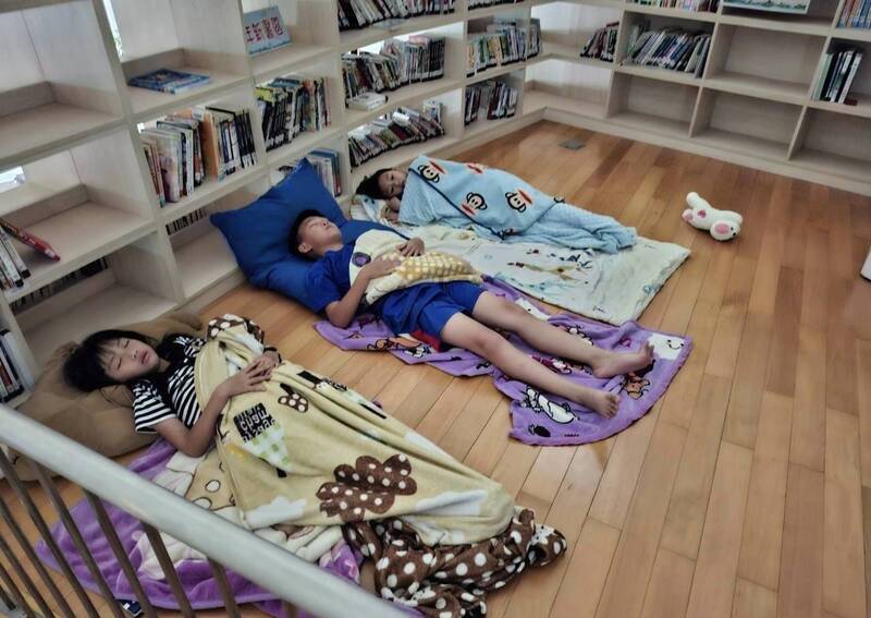 夜宿台南白河張慶芳圖書館 閱讀走出傳統框架