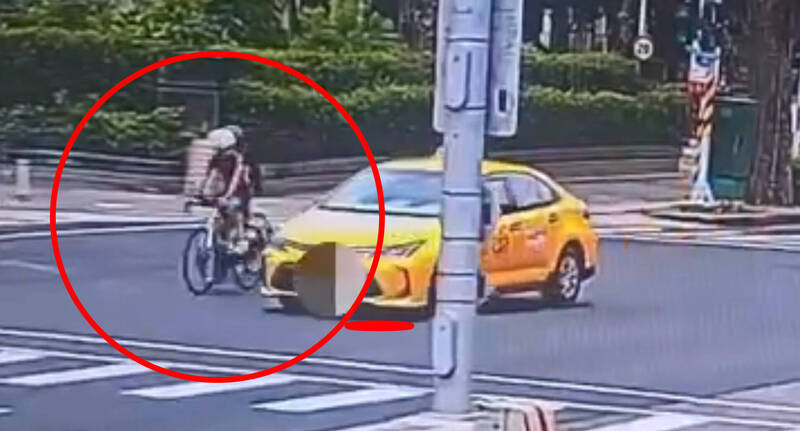 網傳計程車違規跨越雙車道生糾紛 高雄警舉發罰3600