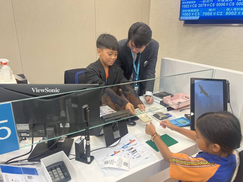 原鄉孩子拓展職場視野 探索銀行理財體驗金融世界