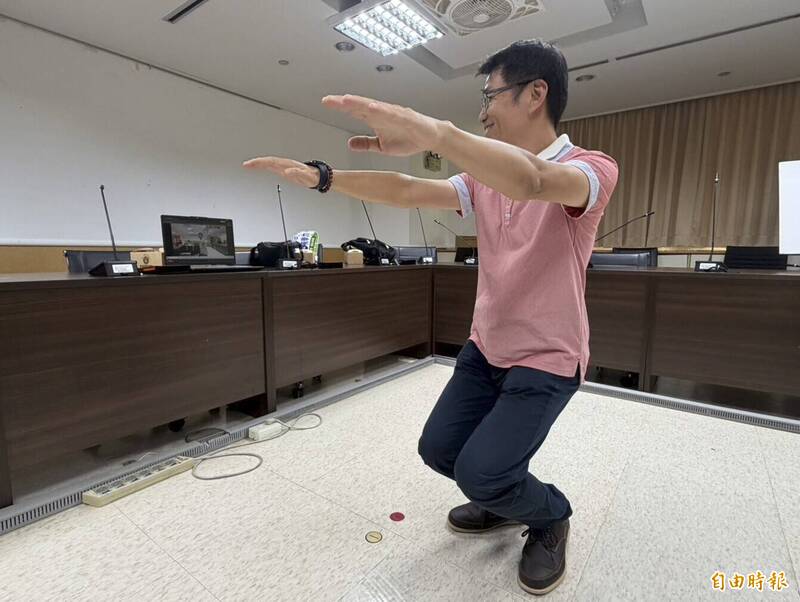 AI當健身教練 南市國中「深蹲挑戰助手」即時抓姿勢