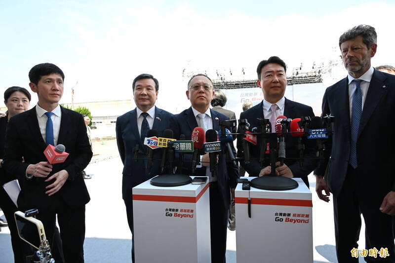 高鐵新世代列車出廠》2年後12輛新車全上線 史哲:評估現役34列車重置