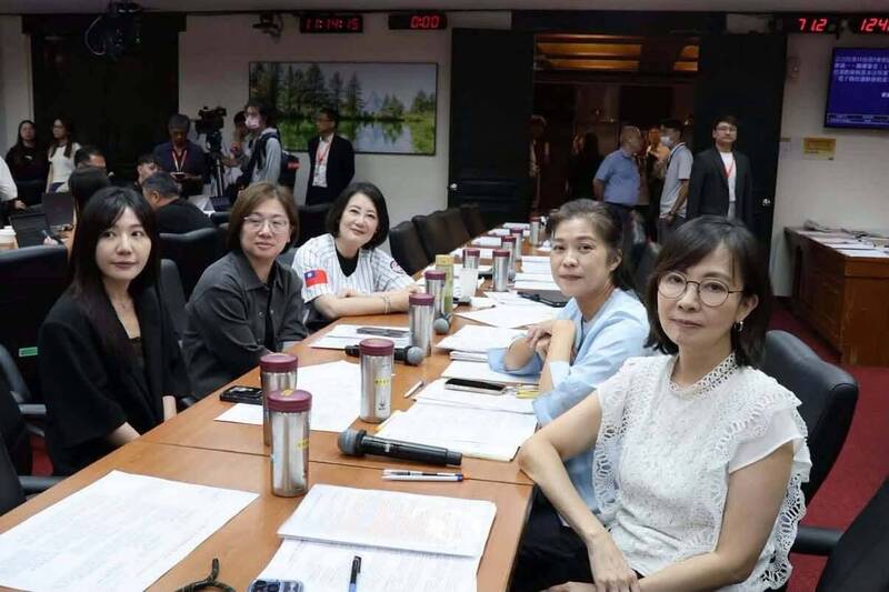 教文委員會鬧空城? 吳思瑤轟召委羅廷瑋放鳥全場百位官員