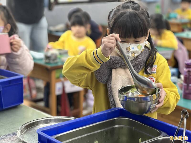 台中免費午餐傳「4菜1湯」縮水 盧秀燕責成教育局了解