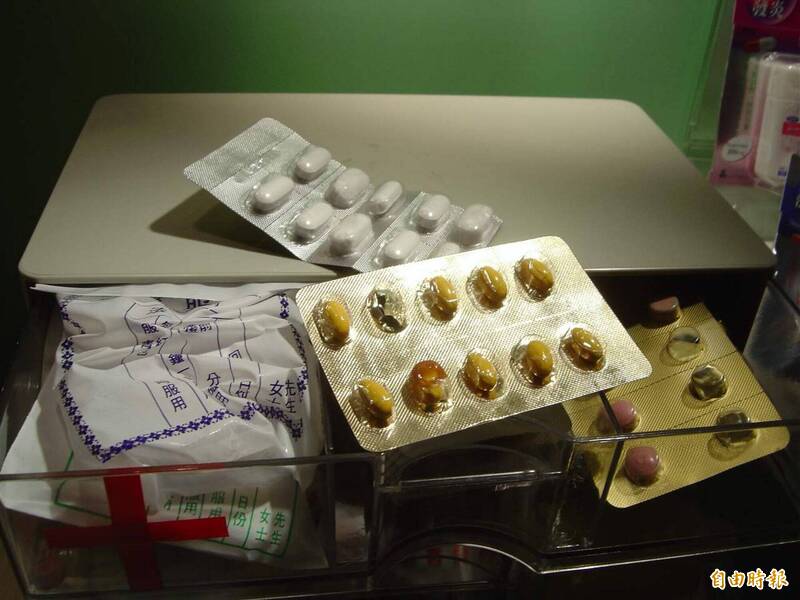 藥錠鋁箔片別亂丟!放除濕機水箱可抑菌 網曝:這物效果更好