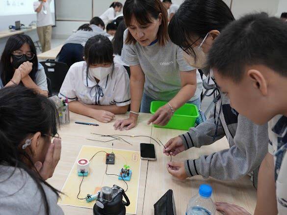 產官學合作晶片科技營 文興國中帶7年級生探索半導體世界