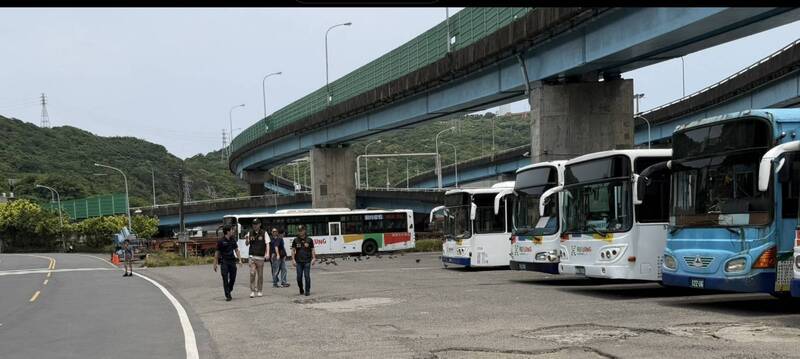 公車也能偷!破壞3輛公車竊取零錢還開走1輛 賊落網扯「幫忙開去保養」