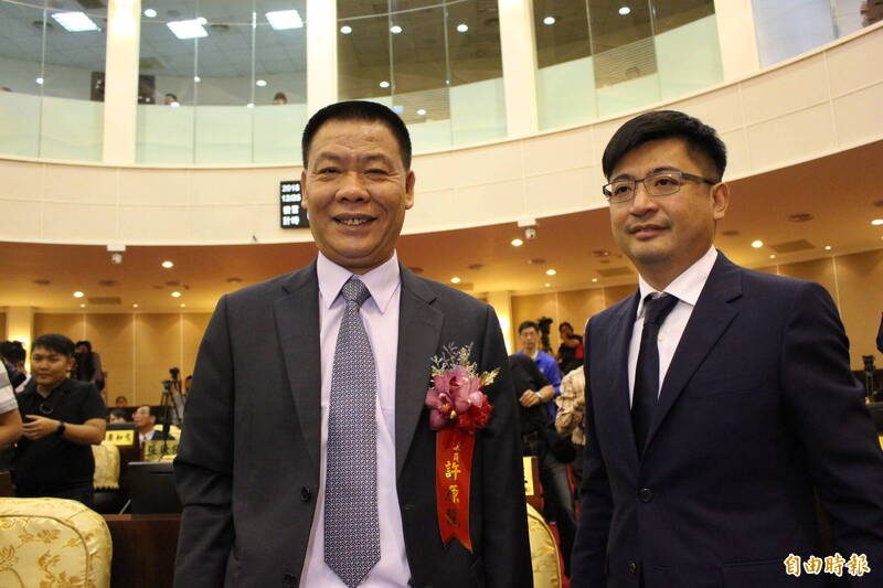 謝典霖批對手許原龍「地方黑道」 被反嗆:那你不就是「黑道頭」?