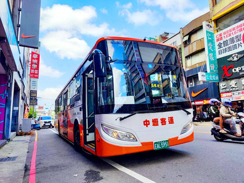《TAIPEI TIMES》 Report details transport, warehousing sector pay