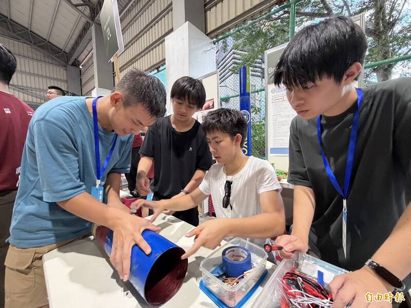美國石溪高中跨海聯手交大附中，經驗技術全釋出。（記者蔡宗憲攝）
