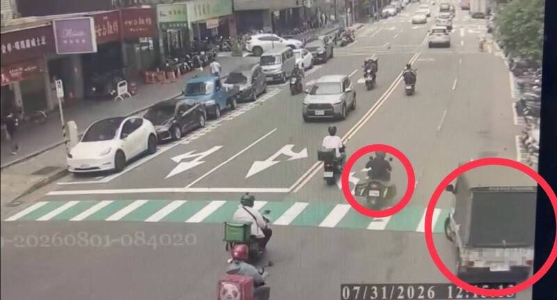 不滿被按喇叭 貨車駕駛追車攔人、拉扯騎士