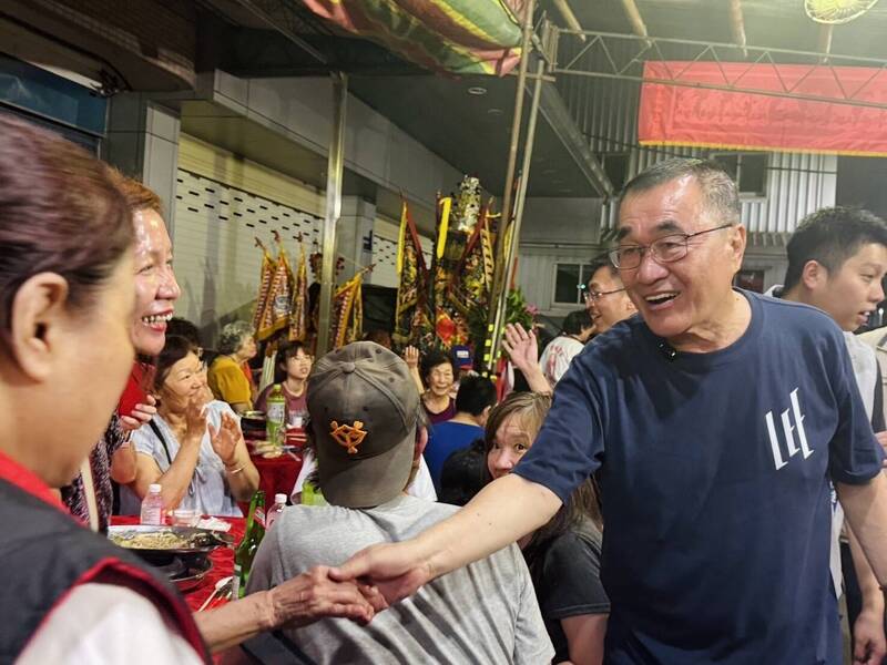 一天狂跑6個行政區 李四川:做事的人不分顏色