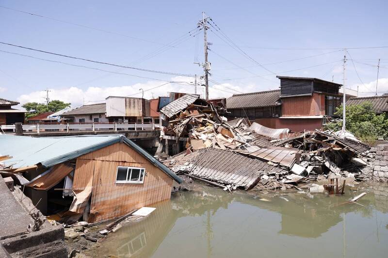 日本熊本縣規模7.1強震，目前統計有1526棟房屋損壞。（歐新社）