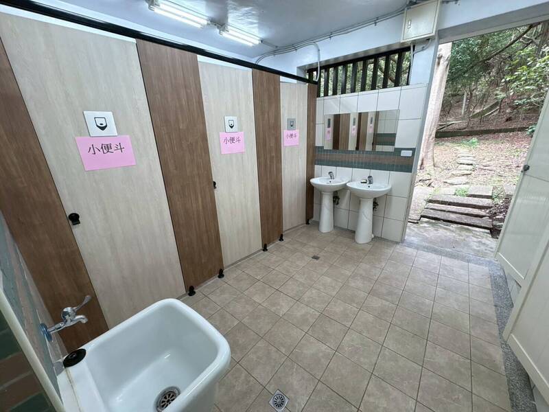 杜絕偷拍死角苗栗公廁防窺將升級 門縫、鏡面折射通通改
