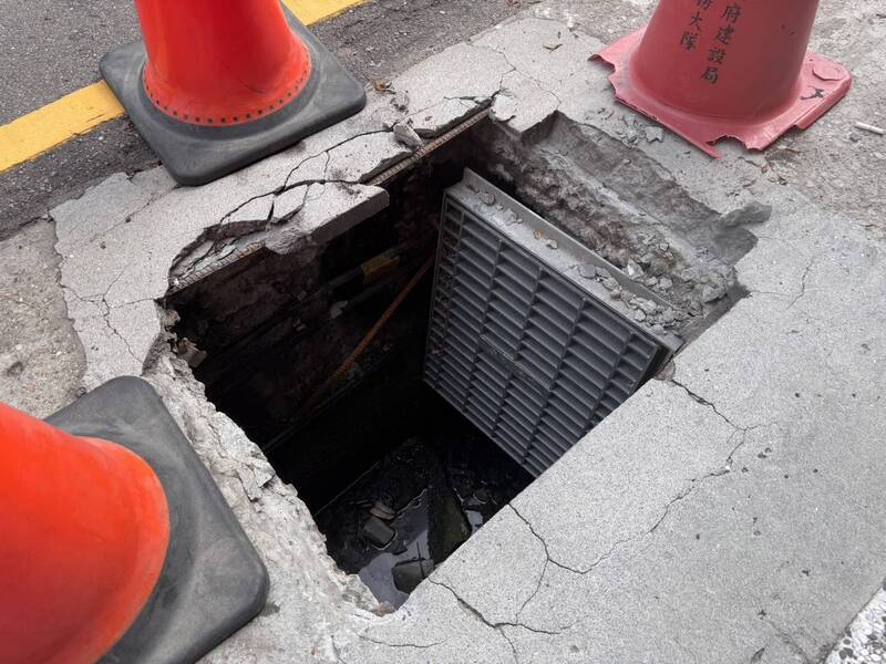 盧秀燕忙站台? 簡嘉佑轟國運中心旁100公分深坑 通報兩週仍放著