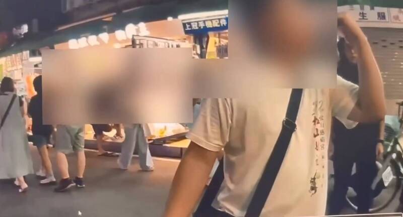 北市醉男臨江夜市買鹹水雞大鬧 口出惡言又推警上銬管束