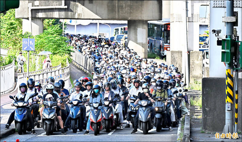 罔顧「行人地獄」?在野大砍近億道安預算 白狂剁85%道路品管費