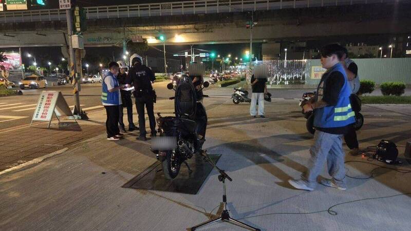 蘆竹大古山成改裝車熱點 警方防飆包圍成群機車引熱議