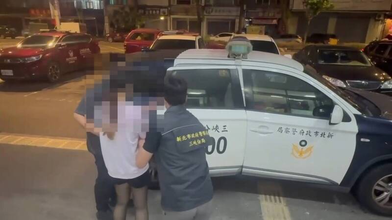 黑絲妹面交收錢!警大喝「不要動」 女車手嚇傻大哭