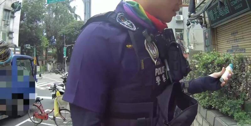 北市信義區打卡熱點爆毒駕!51歲男吸安上路 警逮人扣車送辦