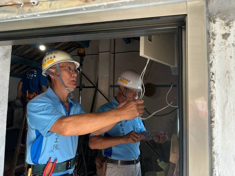 台南做工行善團2地修繕 為弱勢家庭打造避風港