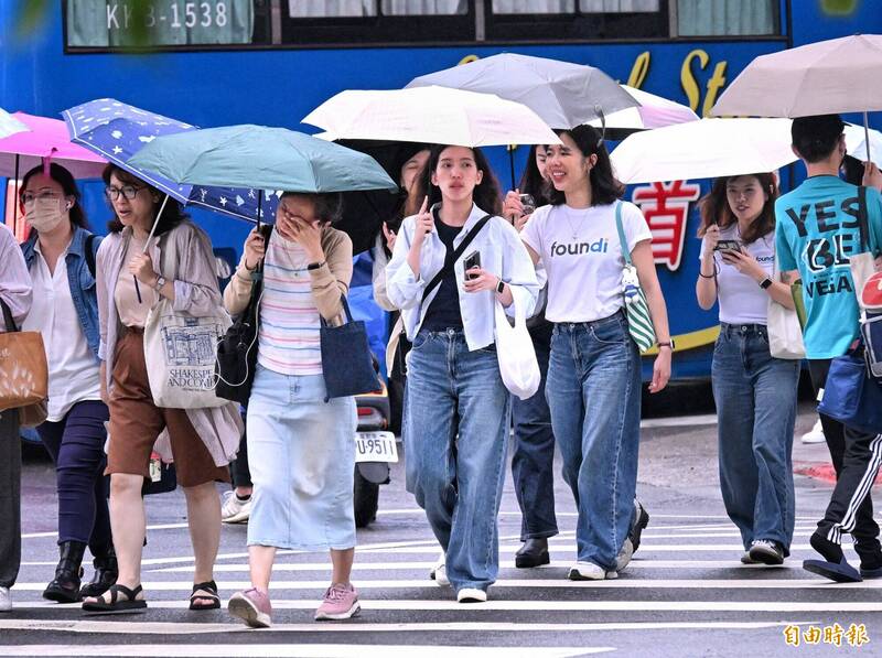 週一午後南部地區及各地山區有零星短暫雷陣雨。(資料照) 週一午後南部地區及各地山區有零星短暫雷陣雨。(資料照)