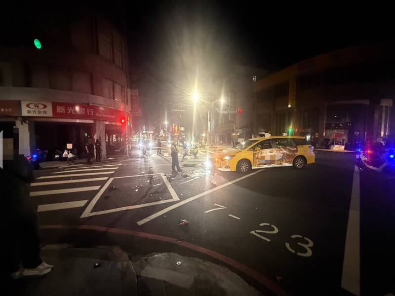 左轉車撞直行雙載機車 情侶均腦出血、嚴重骨折緊急送醫