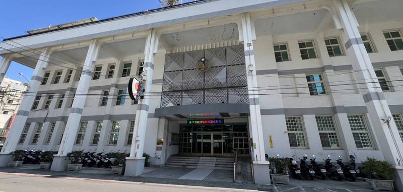 不爽睡覺被吵醒又碎唸 台中男拿刀恐嚇害85歲父跌傷