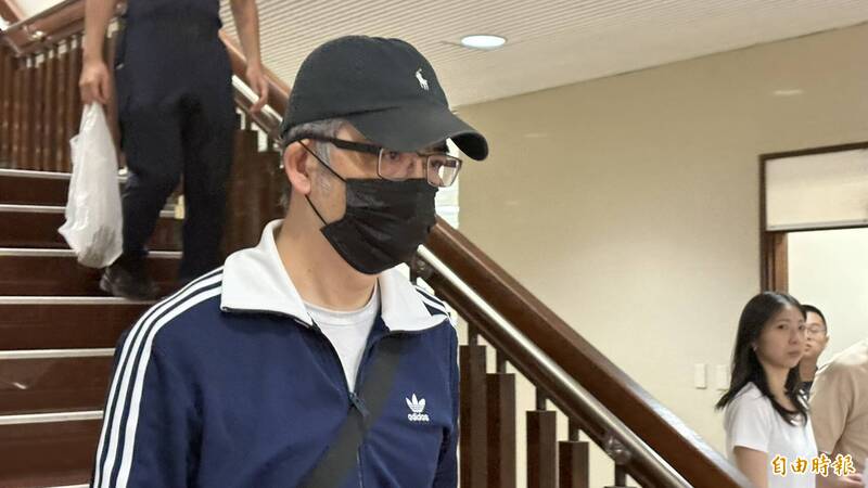 警涉協助鍾文智代簽報到近百次 涉貪副所長今出庭全否認犯罪