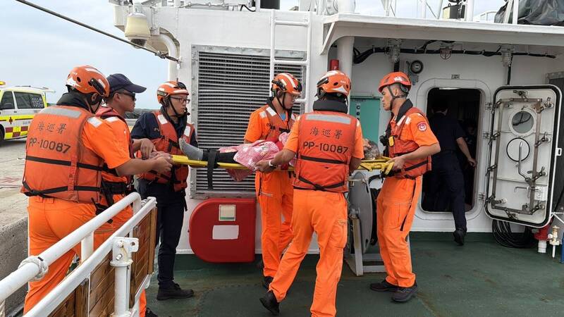 跟時間賽跑!澎湖離島2人重症急後送 空中轉診審核一波三折
