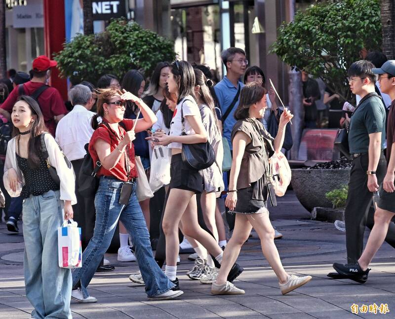 今高溫上看36度! 週五起「白海豚」颱風雲系影響、北部防大雨