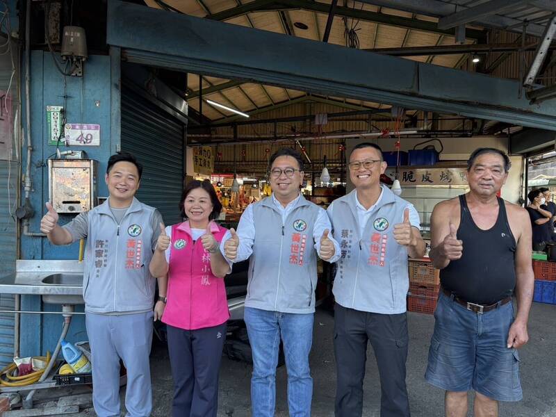 黃世杰八德東勇黃昏市場掃街 攜手在地團隊拚八德建設