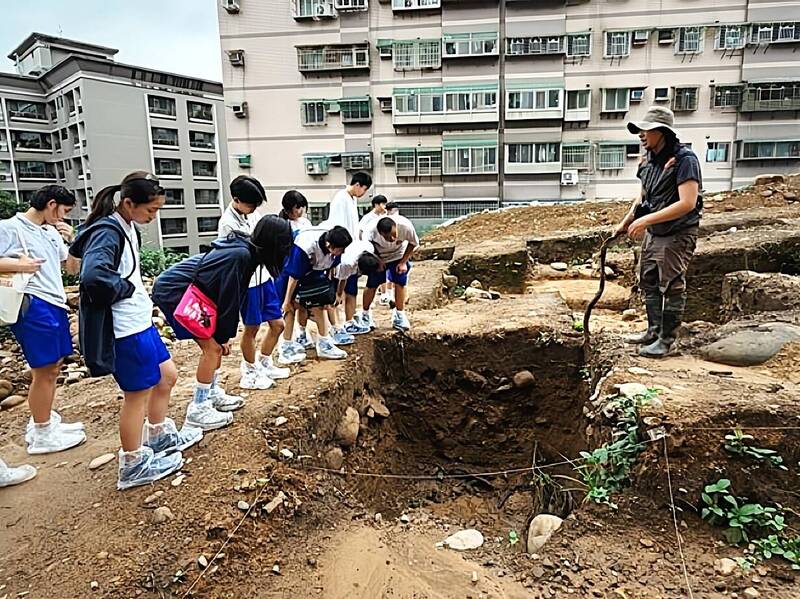 十三行博物館推考古體驗 邀你化身考古學家探坑發掘、台語走讀遺址