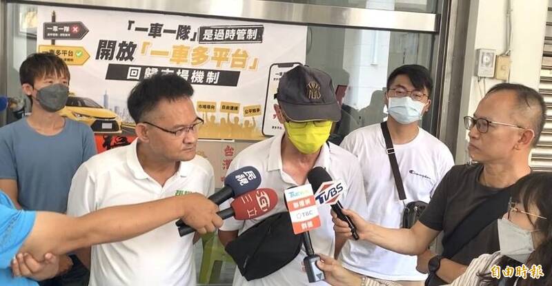 台中多元計程車遭檢舉「雙掛」 運將齊呼開放「一車多平台」