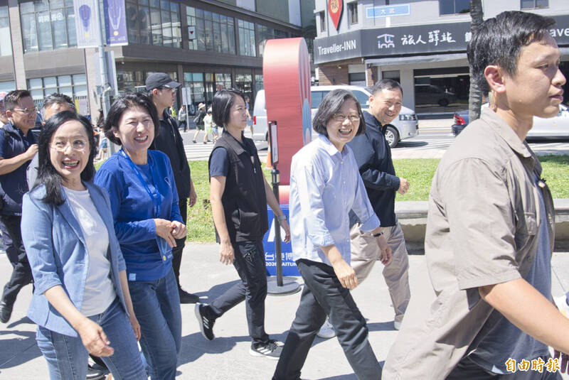 參觀台東博覽會 蔡英文找不到香菜露遺憾