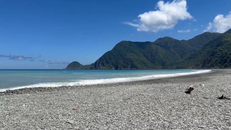 宜蘭東澳粉鳥林傳男子划獨木舟出海垂釣失聯 海空聯手搜救