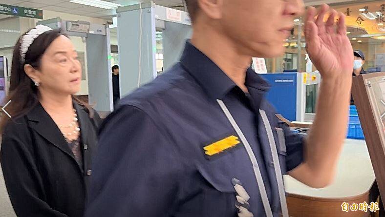 周玉蔻「滾床單案」開庭痛哭遭反噬 淚訴被節目挖出她緋聞對象