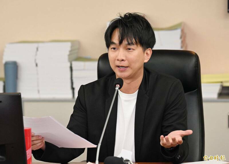 最大卡牌詐騙》小羊「500人VIP群」中有人被騙千萬
