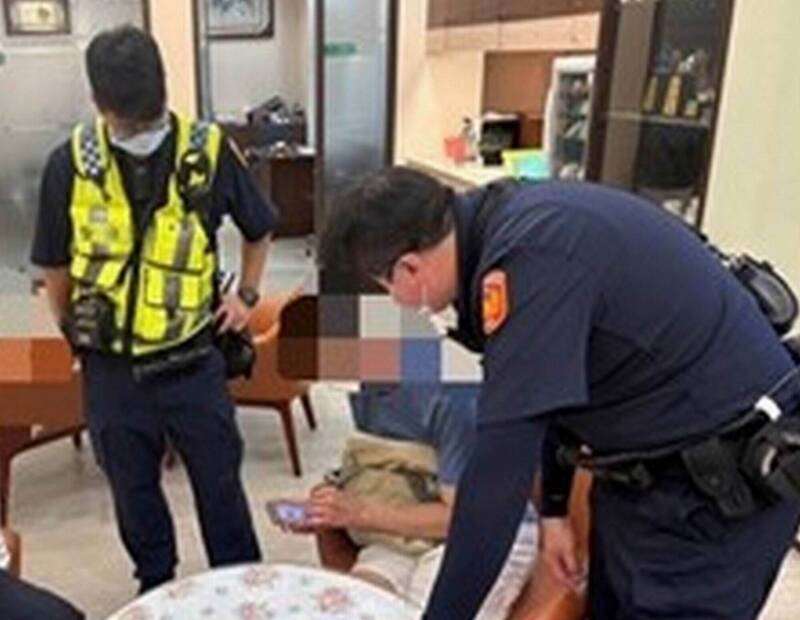 網戀女友稱骨折急需錢!男急匯款警拆詐團把戲險噴30萬