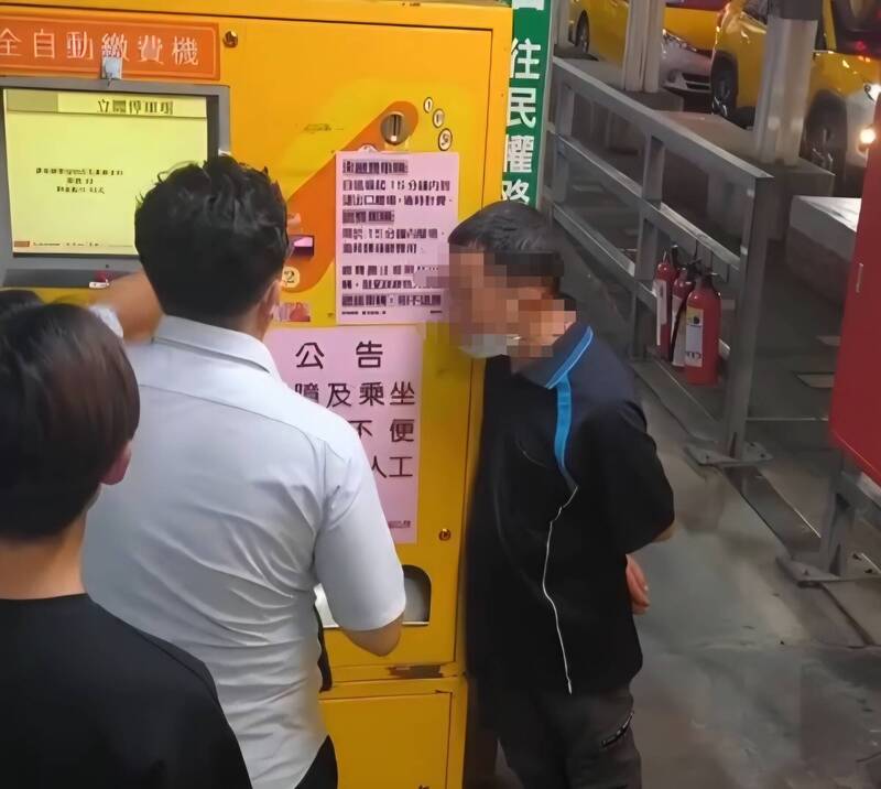 羅東夜市立體停車場驚見借錢怪客 遊客繳費遭騷擾