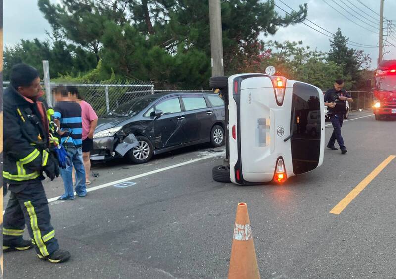 台中7旬翁上夜班疑精神不繼 撞車翻覆