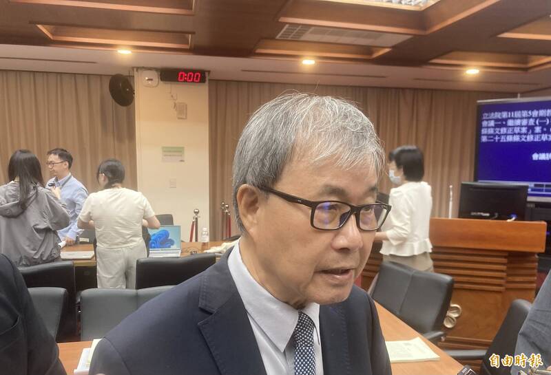清大校長剛續任又找國外工作 立委促檢討制度、簽「誠信承諾書」