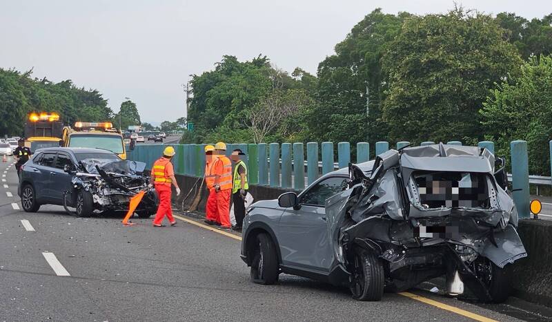 國3竹山段車輛爆胎停內車道 遭後車追撞釀1死4傷