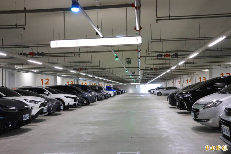 嘉市嘉北國小地下停車場啟用 提供218席智慧車位