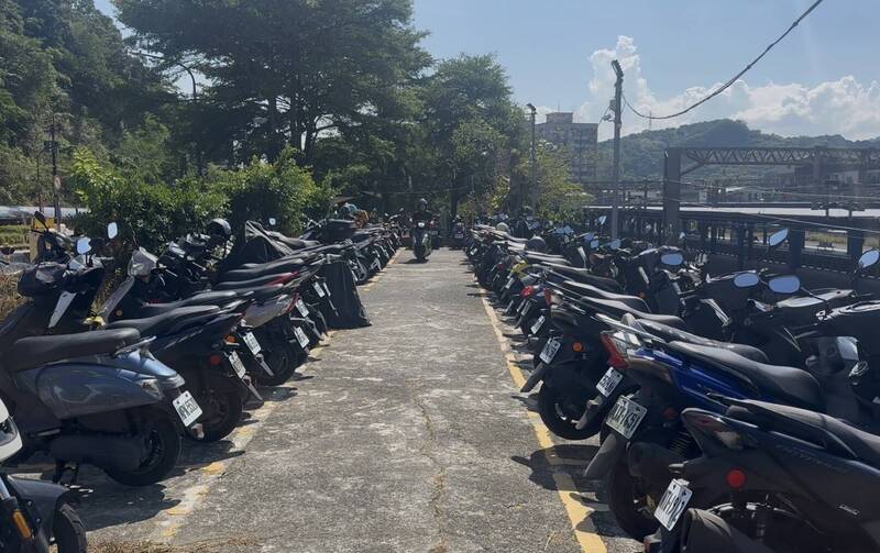 八堵車站機車停車場 立委王正旭爭取設遮雨棚