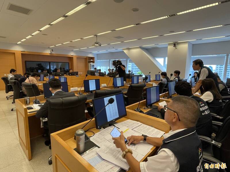 中市水肥清除處理費暴漲近5倍 議員質疑理由牽強 修正案遭擱置