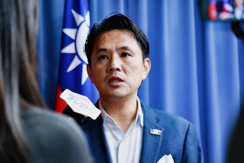 陳以信批許輔訂20%下架失職 侯漢廷嗆不回答就是失智