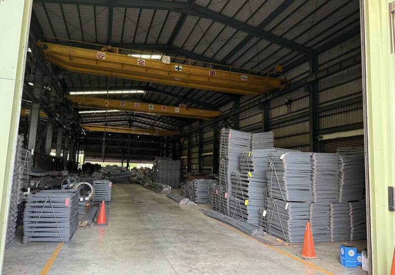 高雄工廠吊掛作業出意外 工人攀鋼筋釀倒塌墜地搶救不治