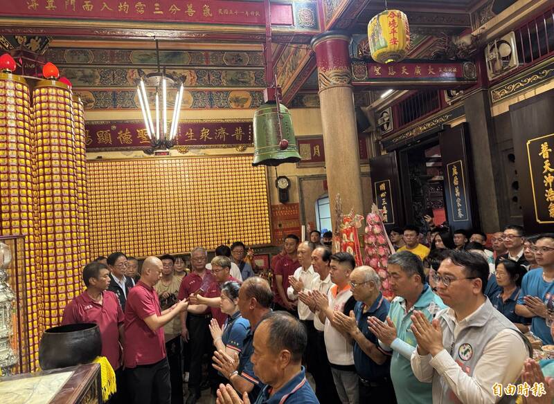 大溪普濟堂關聖帝君聖誕子夜祝壽大典 張善政、黃世杰同框參香