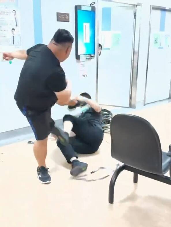 壯男毆新店耕莘醫院公關 竟因積欠醫療費申請診斷證明嫌太慢